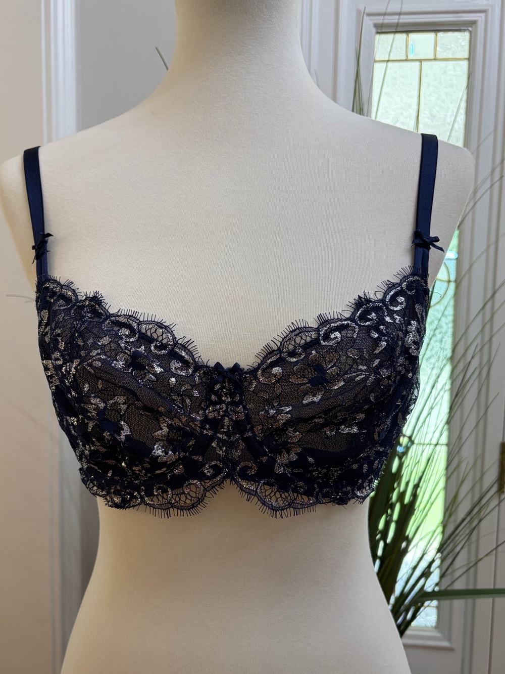 Victoria’s Secret Dream Angels Navy Blue Lace Balconette Push Up Bra 36D NWT